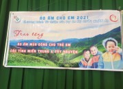 Trao tặng hơn 300 chiếc áo ấm và quà cho học sinh trường TH Hà Huy Tập